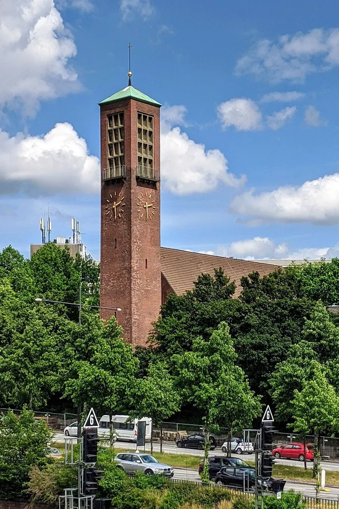 Ev. Erlöserkirche in Hamburg-Borgfelde, Ansicht von Südwesten (Westphalensweg)