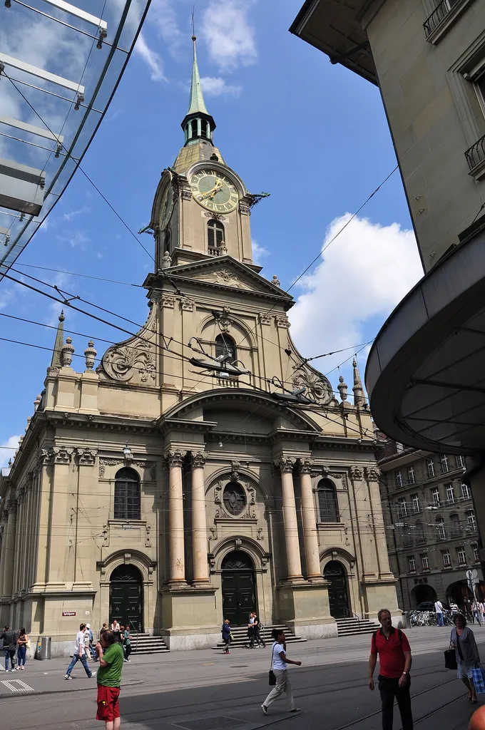 Die reforimierte Heiliggeistkirche in Bern an der Spitalgasse 44, aufgenommen vom Baldachin aus.