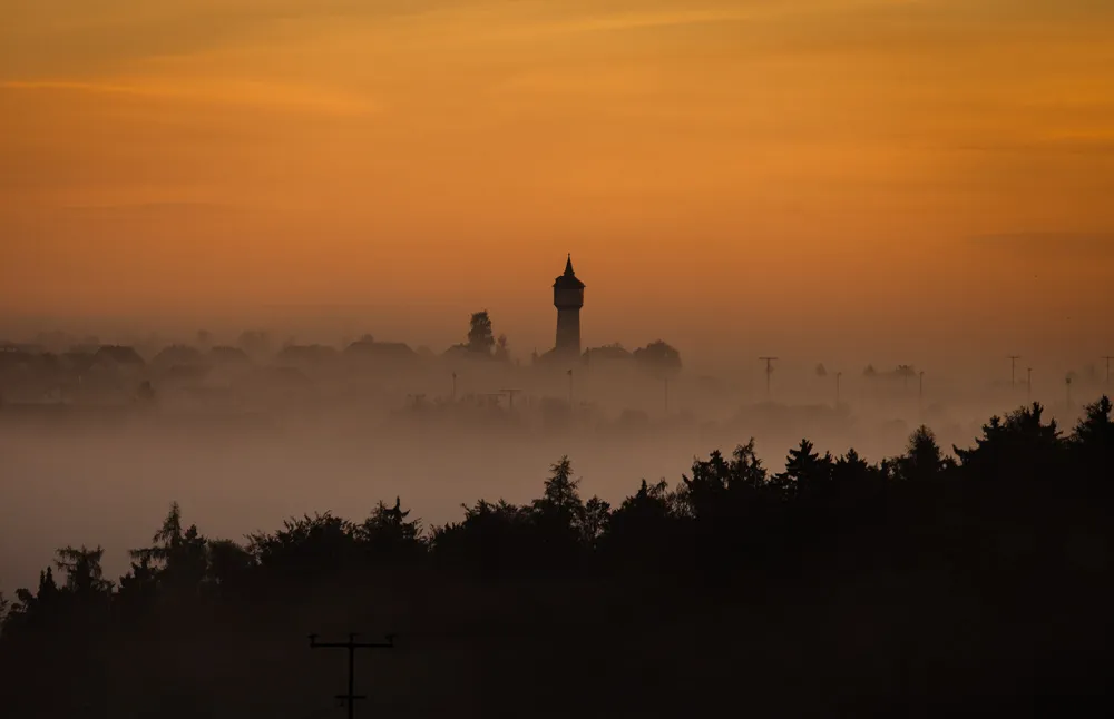 Dreifarbig zeigt sich Schernfeld bei Dollnstein am Morgen