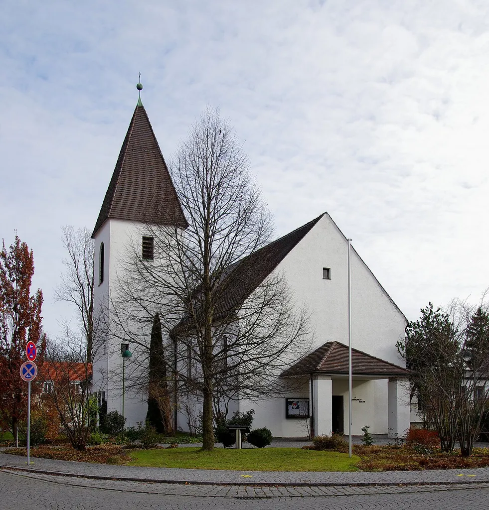 Bilder der evangelischen Hoffnungskirche in Buchloe.