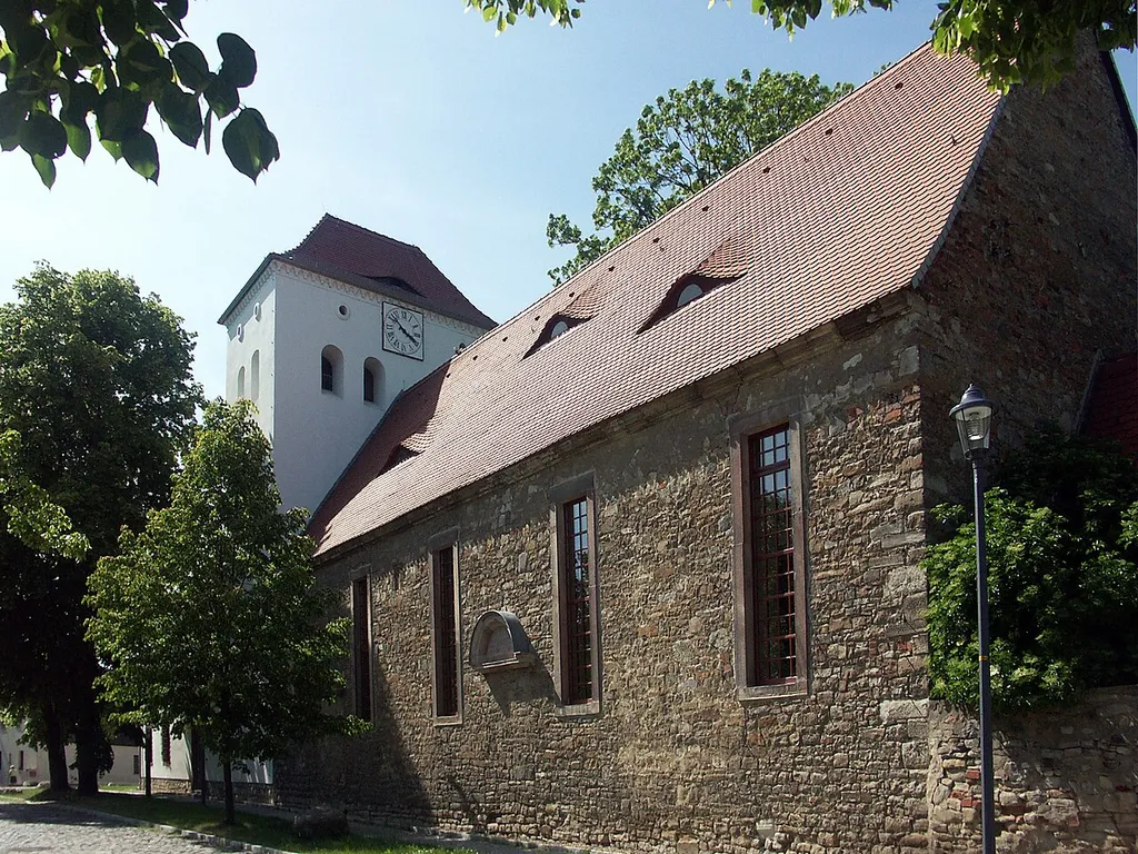 Die Altranstädter Kirche mit Schlossturm