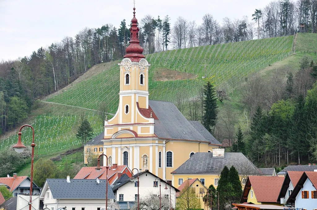 Kath. Pfarrkirche hl. Johannes der Täufer, Kirchhofmauer und Treppenanlage