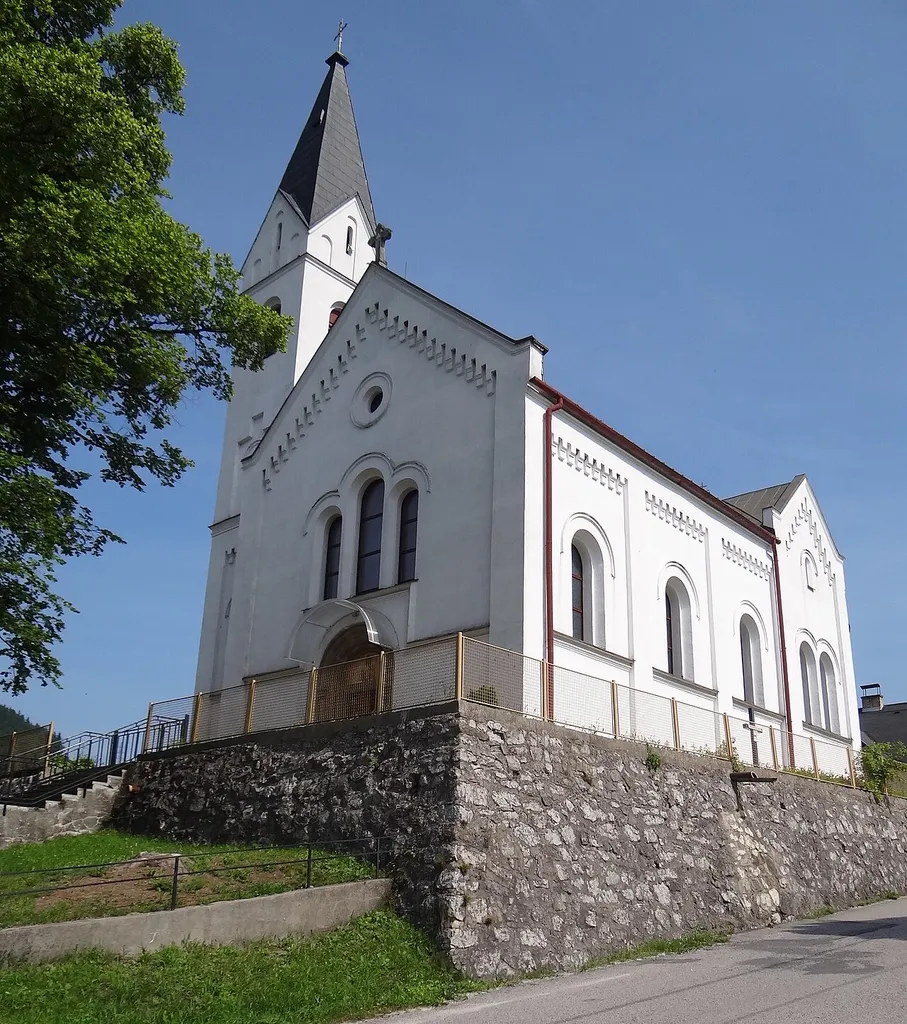Valaská Dubová, kościół św. Michała Archanioła