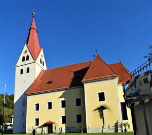 Kath. Pfarrkirche hl. Georg und ehem. Friedhof