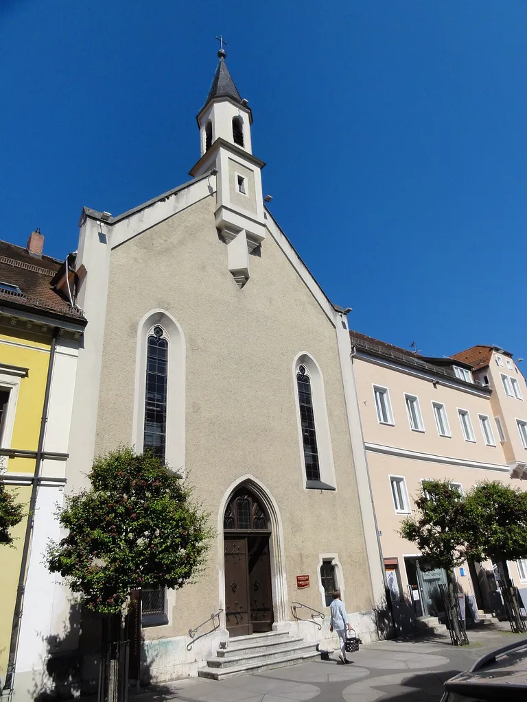 location of photographer Germany > Bavaria > Kelheim > Altmühlstraße 1 Motif: Evangelisch-lutherische Kirche St. Matthäus, Außenansicht This is a picture of the Bavarian Baudenkmal (cultural heritage monument) with the ID D-2-73-137-6 (Wikidata)