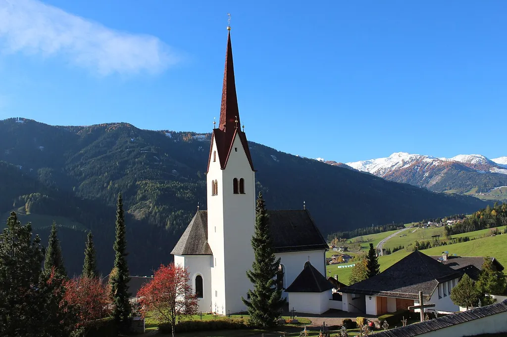 Kath. Pfarrkirche hl. Andreas in Abfaltern, Gemeinde Abfaltersbach in Osttirol, Österreich.