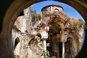 Panagia Pantobasilissa Church, Tirilye
