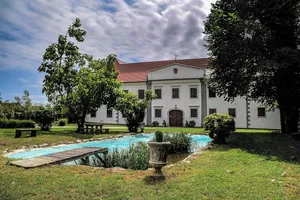 Raka Castle
