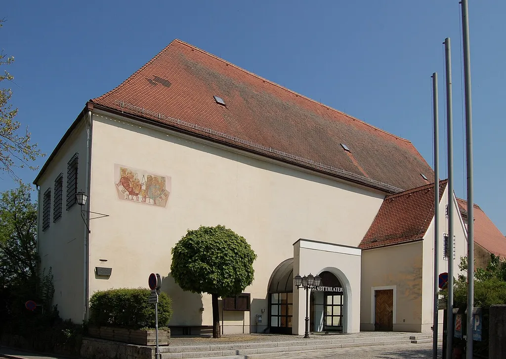 Das Stadttheater in der Theatergasse 7 in Braunau am Inn (Oberösterreich). This media shows the protected monument with ObjektID 106138 in Austria. (Commons, de, Wikidata)