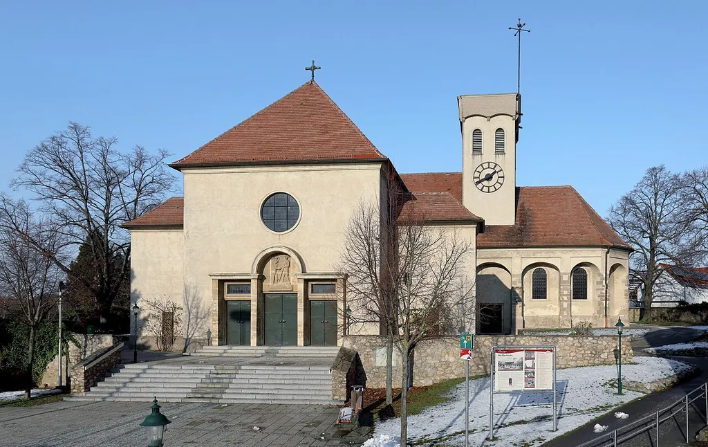 Die röm.-kath. Pfarrkirche hl. Johannes der Täufer in der niederösterreichischen Stadt Deutsch-Wagram.Ab Mai 1956 wurde linksseitig des romanischen Chorquadratturmes die alte Pfarrkirche bzw. dessen Langhaus abgerissen und rechtwinkelig dazu die neue Pfarrkirche nach einem Entwurf des Architekten Hans Petermair angebaut und am 21. Juni 1958 geweiht. Das Relief über dem dreiteiligen Hauptportal stellt den hl. Johannes der Täufer dar und ist ein Werk des Bildhauers Rudolf Schmidt.
