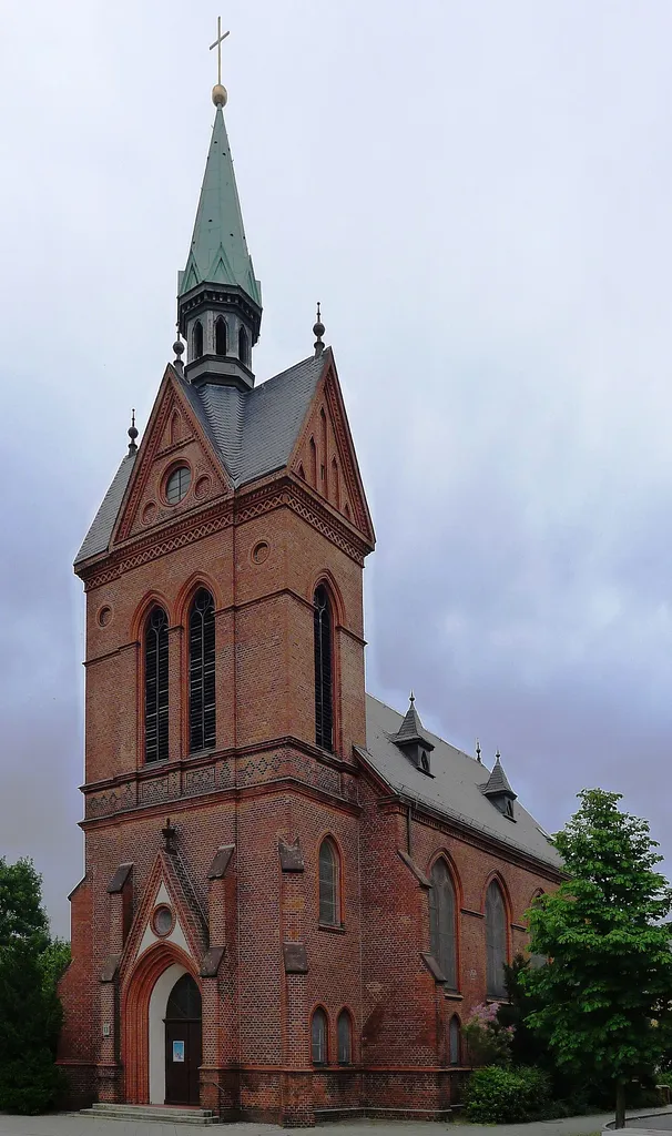 Blick auf den Turm der Kirche