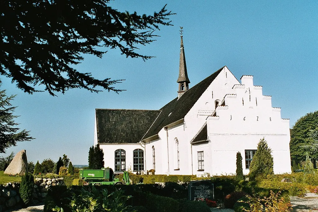 Egen (Als island), the village church and the churchyard