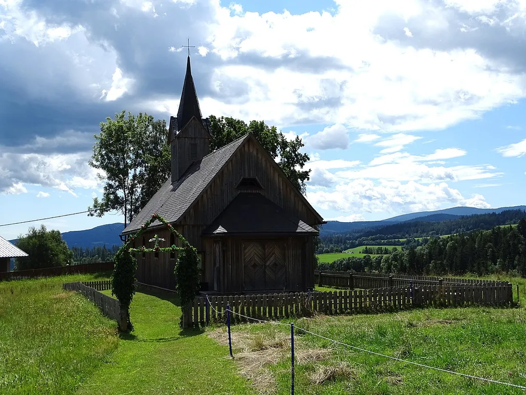 Blick von Norden auf die Filialkirche Gößnitz