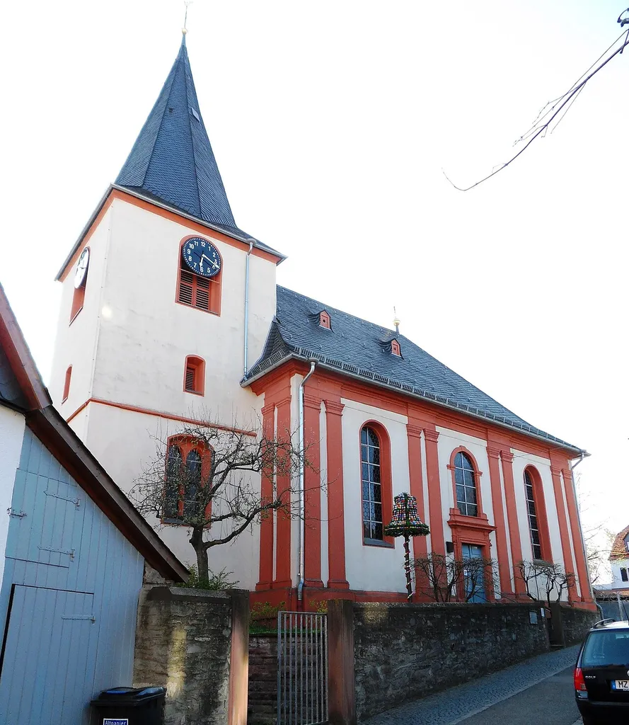 Evangelische Kirche in Wiesbaden-Igstadt, Blick aus Altmünsterstraße nach Nordwesten