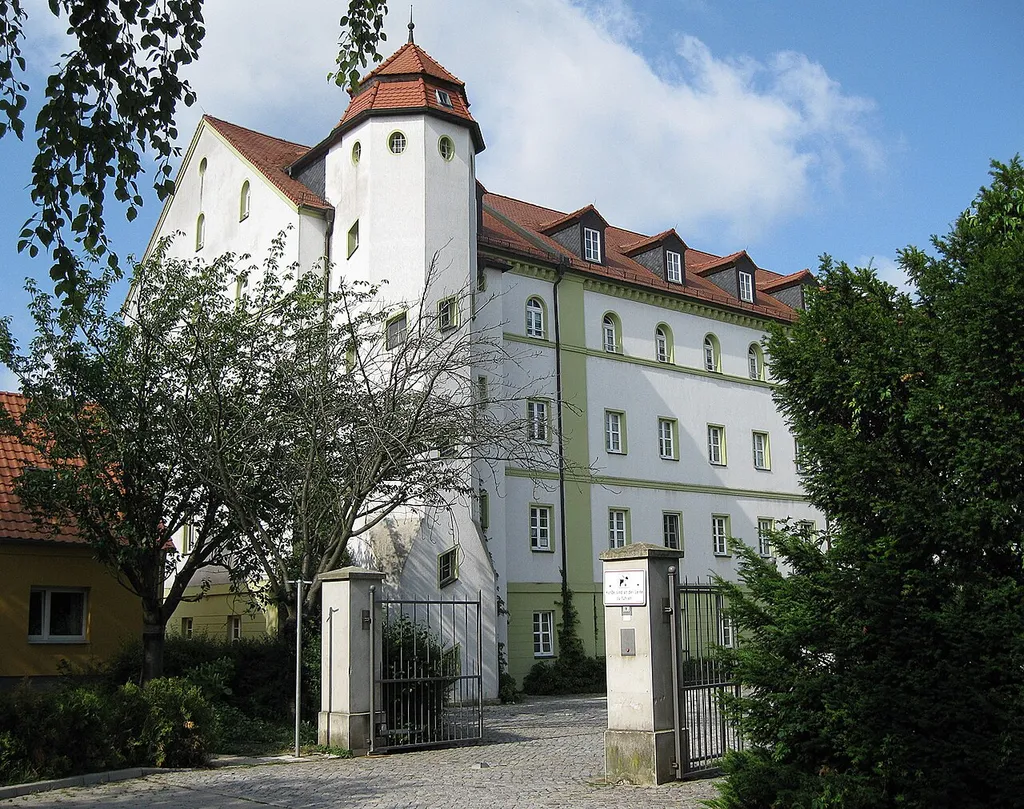 Castle Schadeleben - Entrance and the house "Mechthild"
