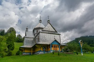 Holy Trinity church, Verkhnii Yaseniv
