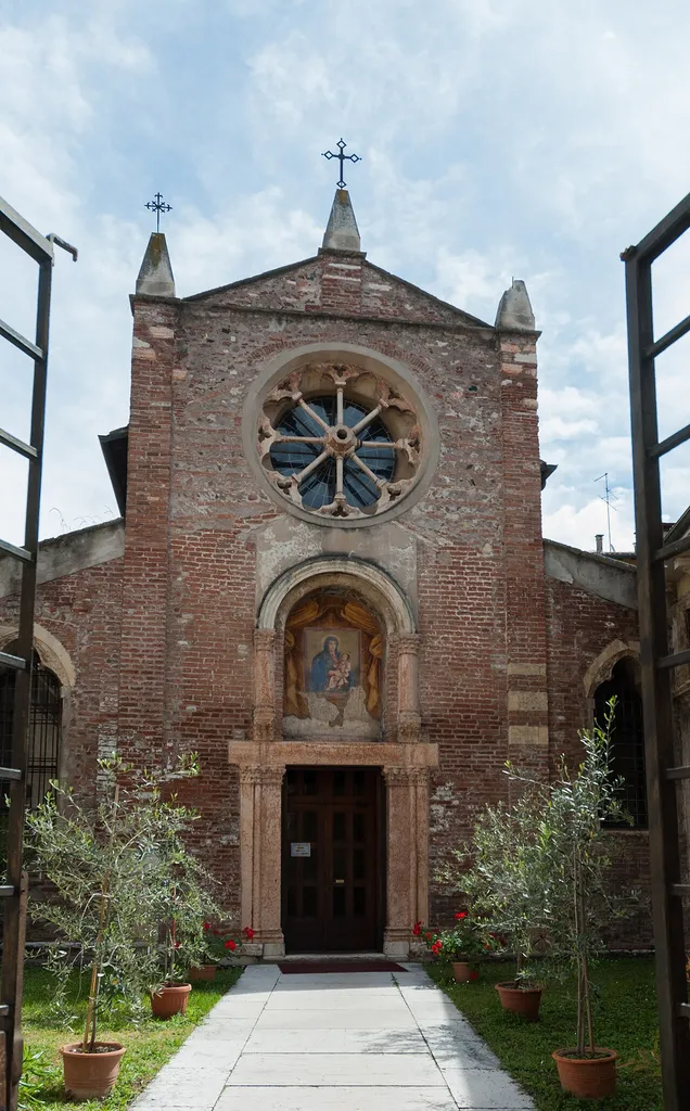 Ingresso della Chiesa di San Zeno in Oratorio