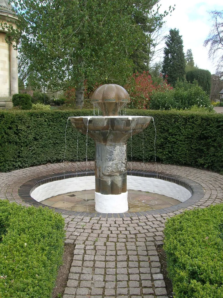 Memorial fountain, Jephson Gardens