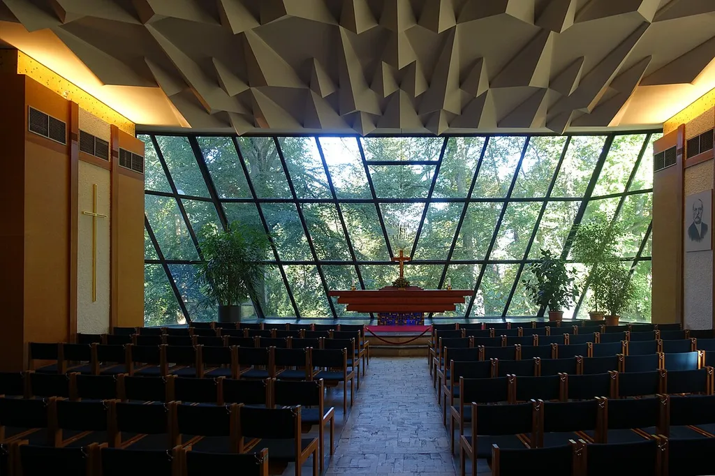 Kirchsaal und Altarraum