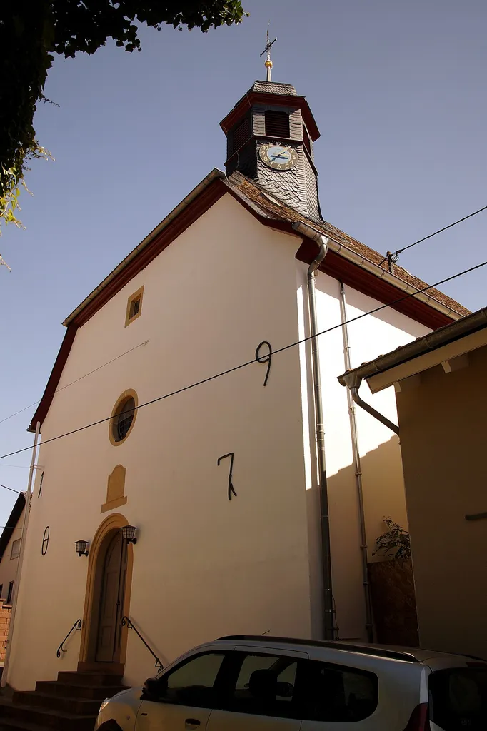 Ansicht der Evangelischen Kirche Gau-Heppenheim (Rheinhessen) aus Nordost