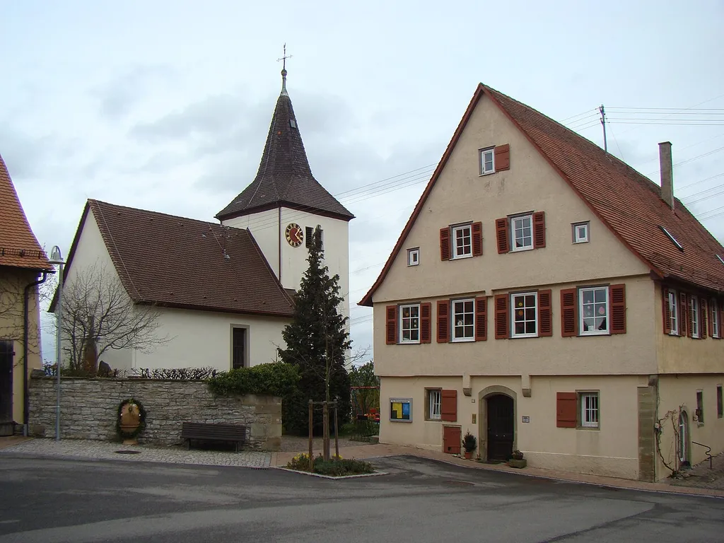 Kirche und Pfarrhaus in Bönnigheim-Hofen