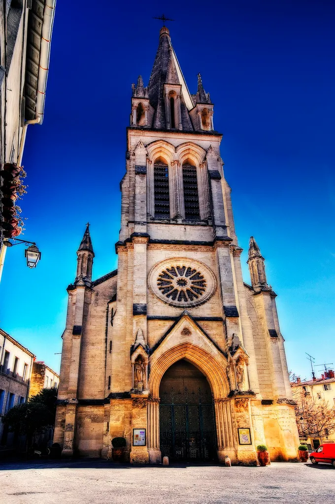 Take here a large view! Montpellier is a city in the south of France. It is the capital of the Languedoc-Roussillon région, as well as the préfecture (administrative capital) of the Hérault département. The population of the city (commune) of Montpellier at the 1999 census was 225,300, whereas the whole metropolitan area (in French: aire urbaine) had a population of 459,916 in 1999. In February 2004, it was estimated that the population of the city of Montpellier had reached 244,700, an increase of 8.6% since 1999. In 2007, the estimated population of the metropolitan area was 531,000.