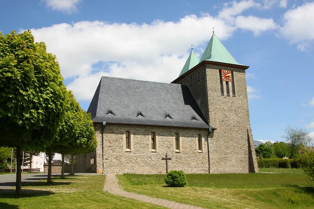 Katholische Kuratiekirche St. Josef, Hauptstraße 9, Kirchallee 8, Hohenberg, Marktleugast
