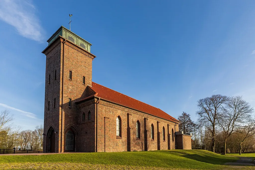 Die Röm.-kath. Kirche St. Knud auf Nordstrand. Ein Baudenkmal gemäß de: Liste der Kulturdenkmale in Nordstrand (Gemeinde)