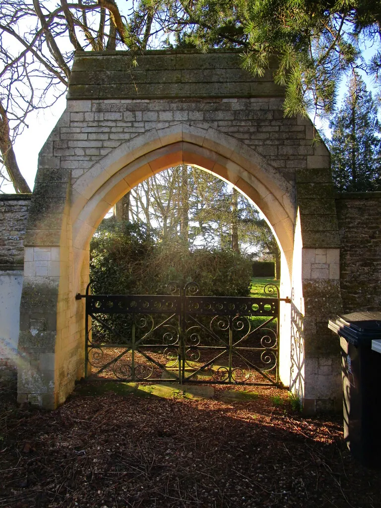 Churchyard gateway, Lyndon