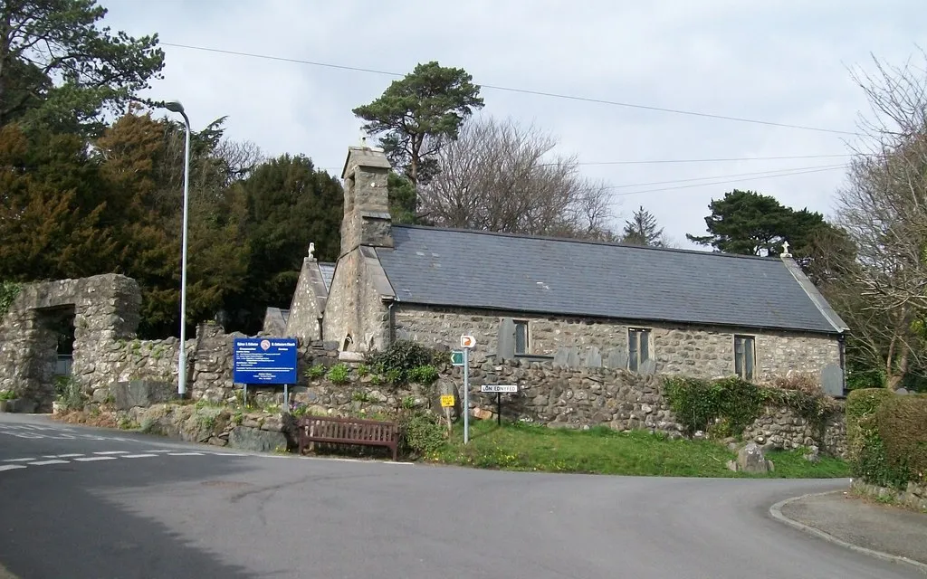 Eglwys y Santes Cathrin/St Catherine's (CinW) Church, Lon Ednyfed