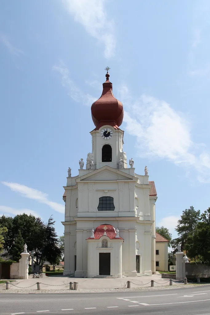 Die kath. Pfarrkirche hl. Jacob der Ältere in der niederösterreichischen Marktgemeinde Pottendorf.