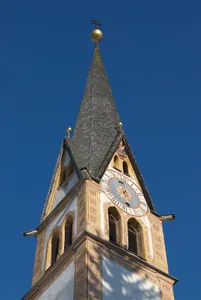 Kath. Filialkirche hl. Ulrich und ehem. Friedhofsfläche