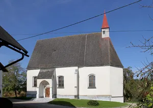Kath. Filialkirche Hl. Kreuz und ehem. Friedhofsfläche
