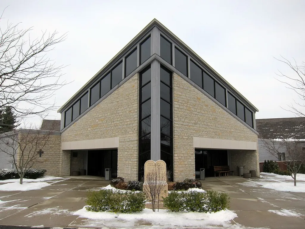 Saint Brendan the Navigator (Hilliard, Ohio), exterior, entrance