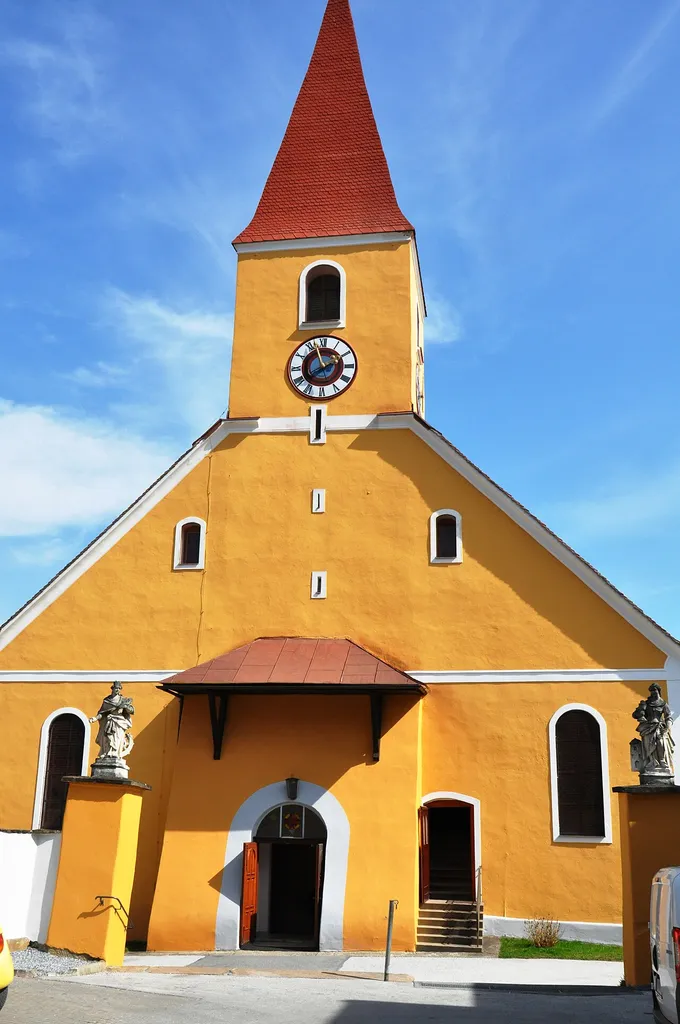 Kath. Pfarrkirche hl. Katharina und ehem. Friedhof