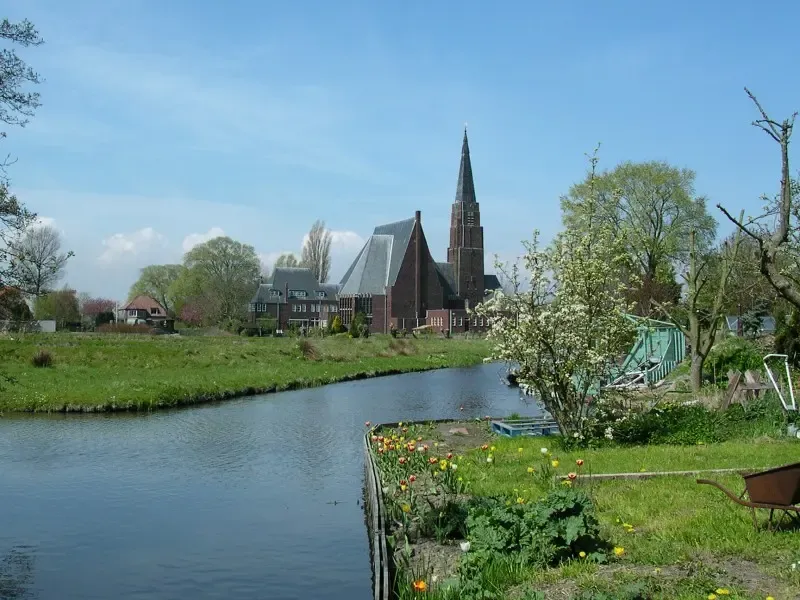 Uitzicht op kerk in Andijk, gemaakt in 2006 View of a church in Andijk, made in 2006