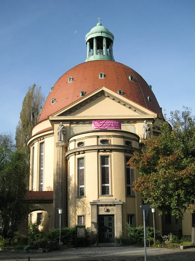 Johanneskirche mit Hauptportal