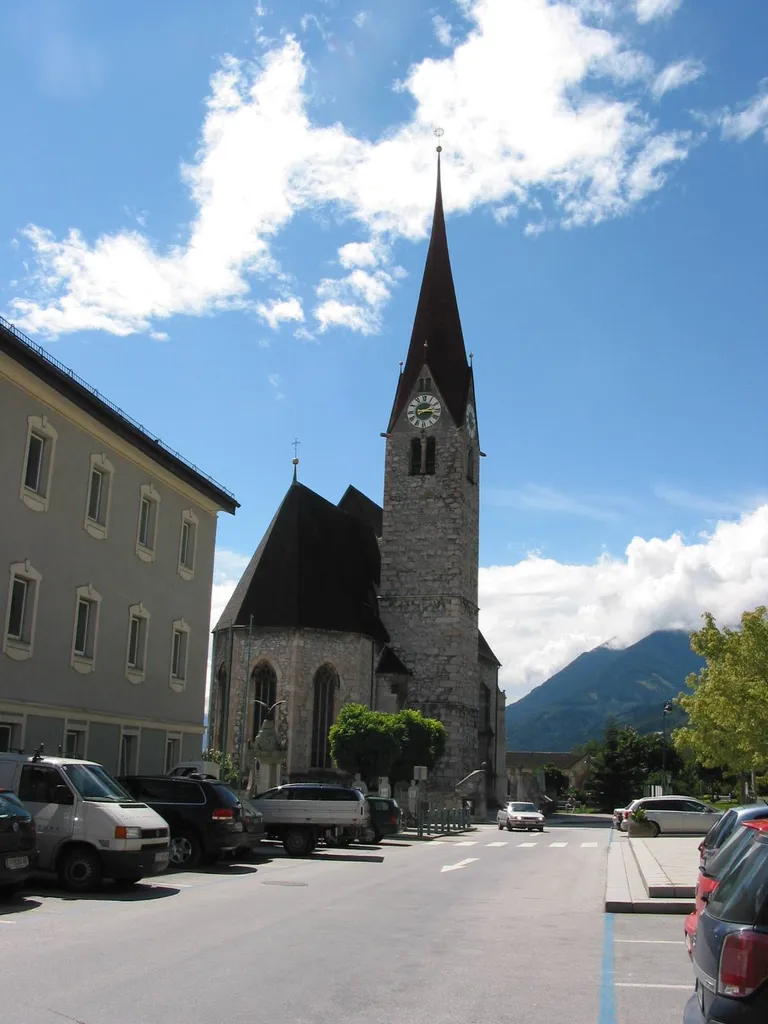 Jenbach, Parish Church of St Wolfgang from north-west (Südtiroler Platz).