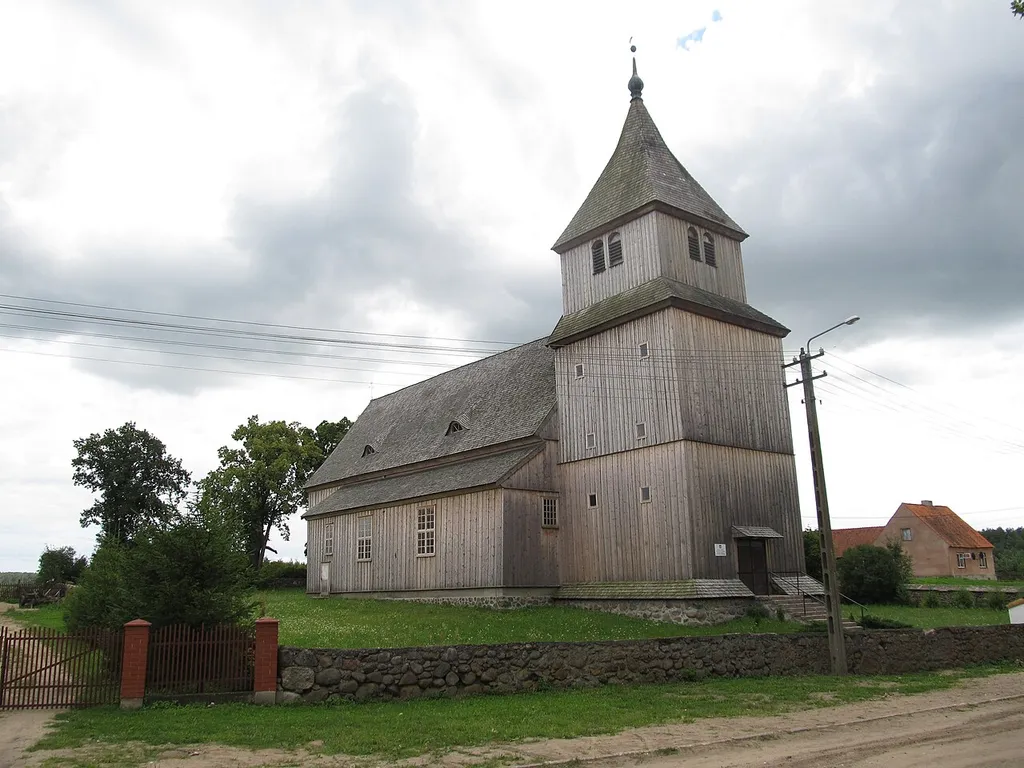 Ostrykół - dawny kościół ewangelicki (drewn. z 1667), obecnie rzymskokatolicki parafialny pw. Podwyższenia Krzyża Świętego (zabytek nr A-585 z dn. 29.12.1964)