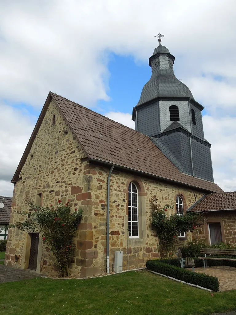 Die Kirche in Trockenerfurth, gesehen von Südwesten