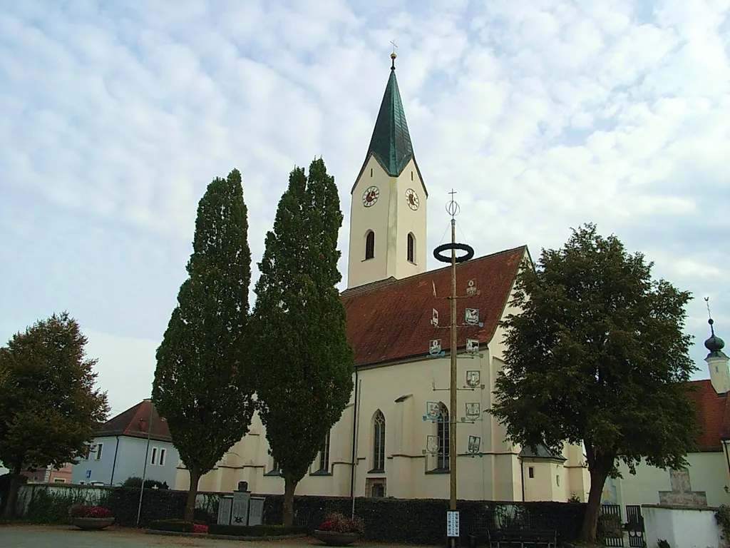 Karpfham (Bad Griesbach im Rottal municipality), Parish Church of the Assumption from north-west.