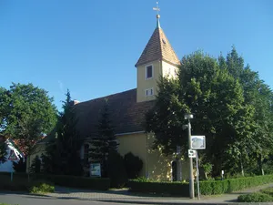 Evangelische Pfarrkirche und Denkmal Am Wiesengrund