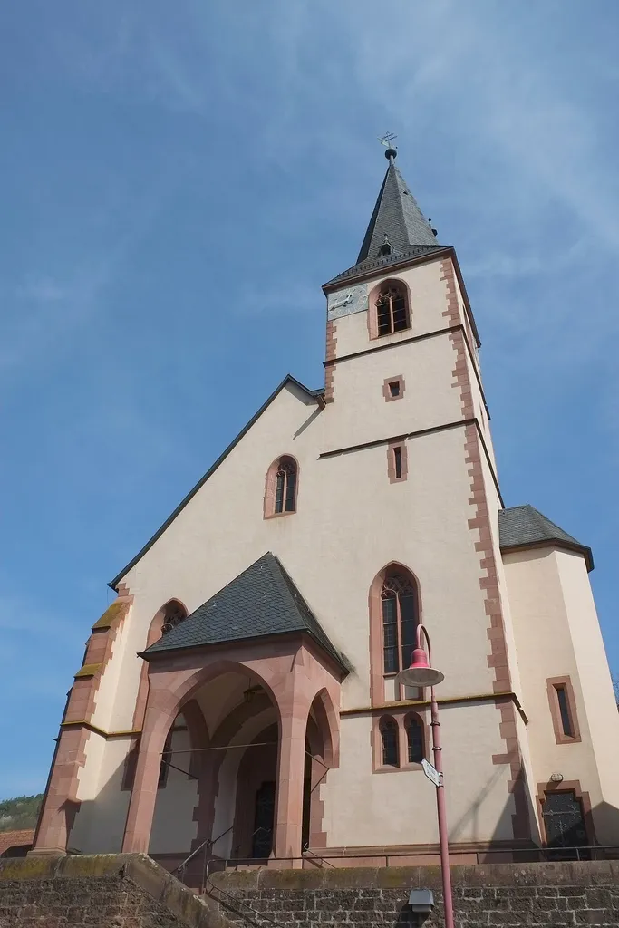 Katholische Pfarrkirche St. Cäcilia in Eichenbühl im Landkreis Miltenberg (Bayern, Deutschland)
