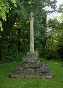 Shipton-on-Cherwell churchyard cross