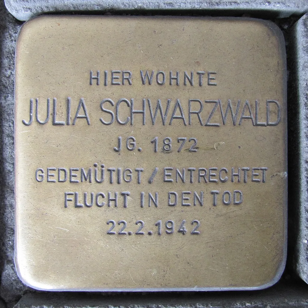 Stolperstein für Julia Schwarzwald am Glockengießerwall