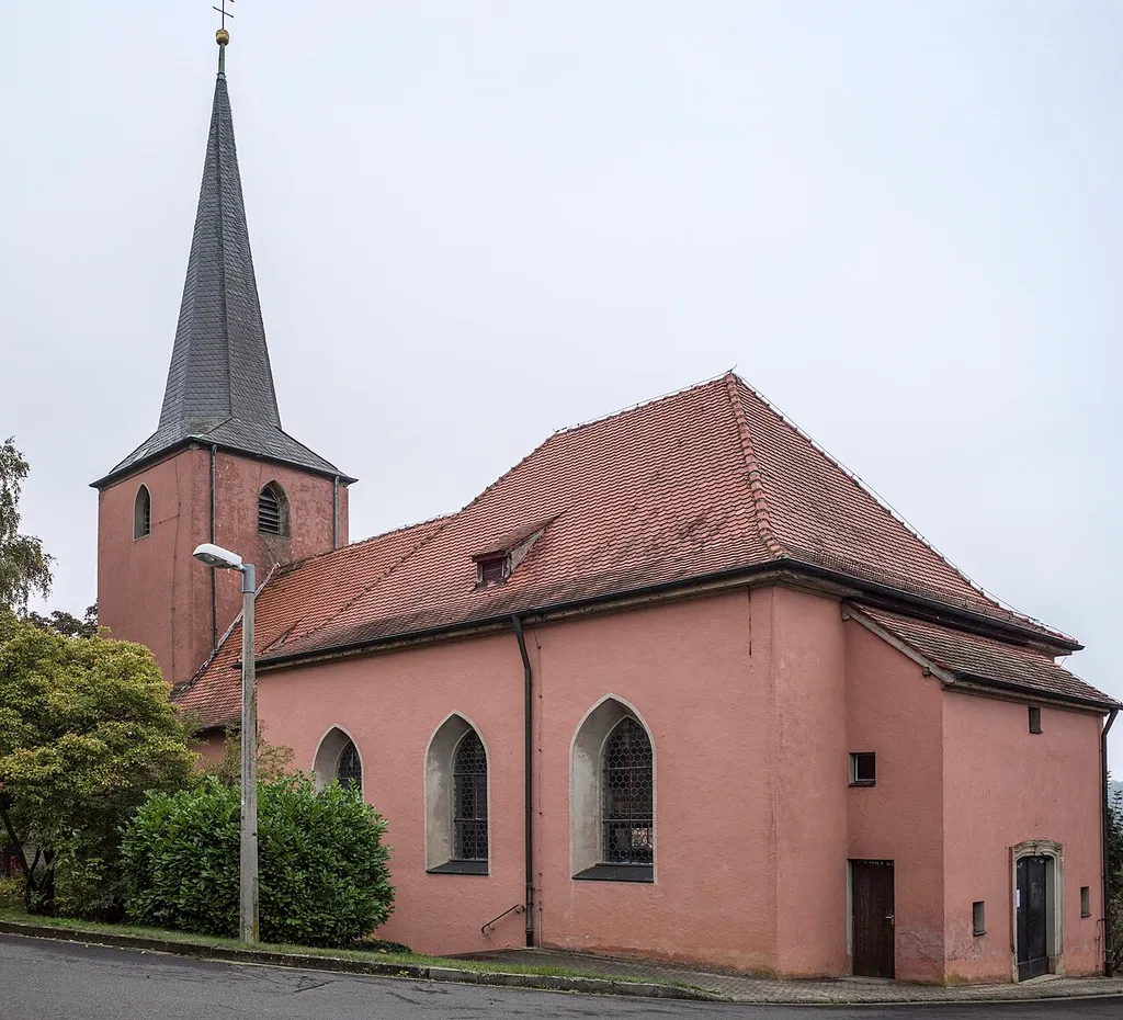 Katholische Filialkirche St Jodok, Saalbau mit Sattel- und Walmdach, Chorturm mit Spitzhelm, 15.–17. Jahrhundert, Erweiterungsbau bezeichnet „1816“ und „1927“