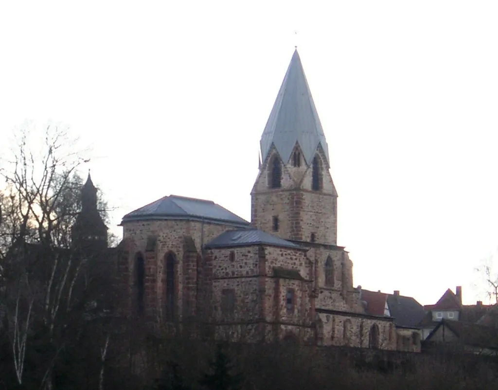 Die Totenkirche in Schwalmstadt-Treysa. Autor / Quelle: Selbst fotografiert im Dezember 2005 Lizenz: Keine Rechte vorbehalten (Public Domain).