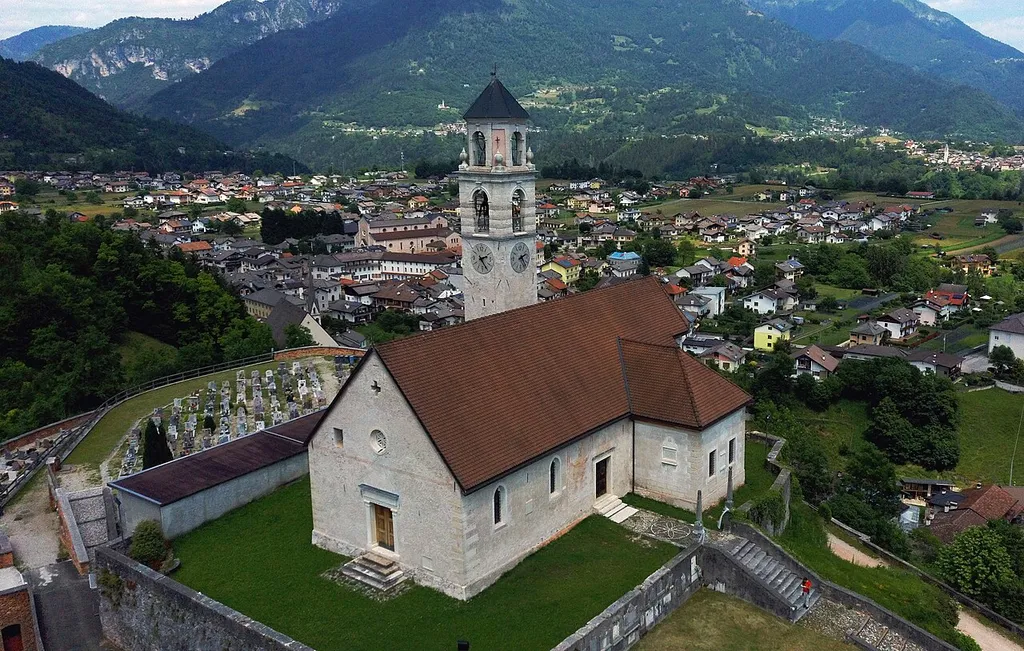 Lamon (Veneto), chiesa di San Pietro