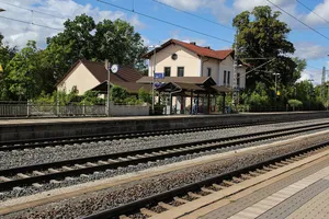 station building at Postbauer-Heng