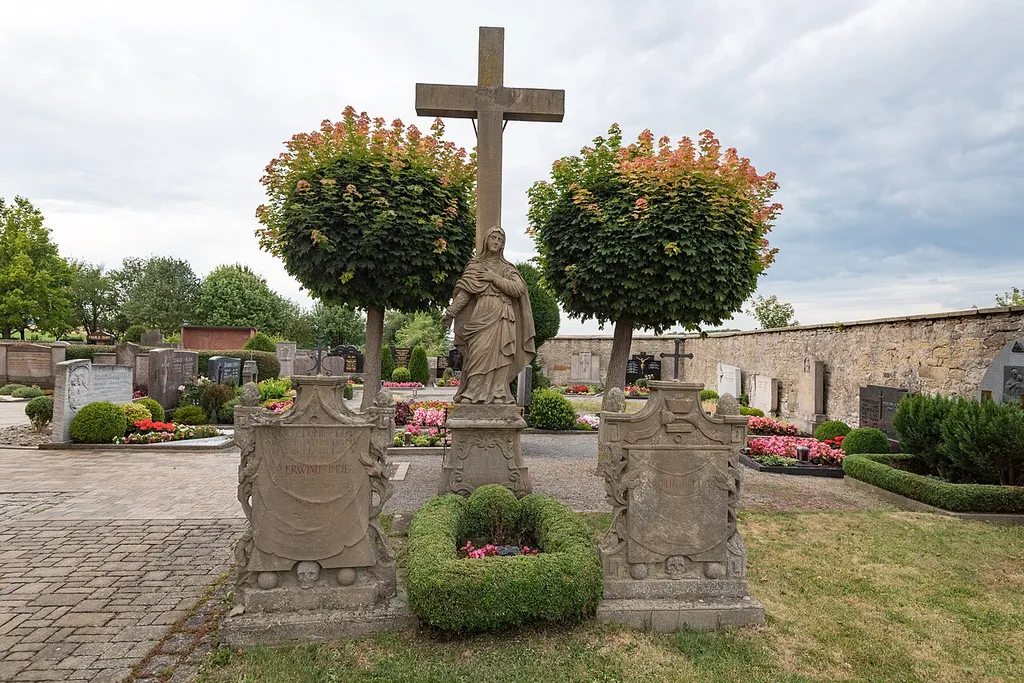 Gaukönigshofen, Kirchplatz 1, Friedhof